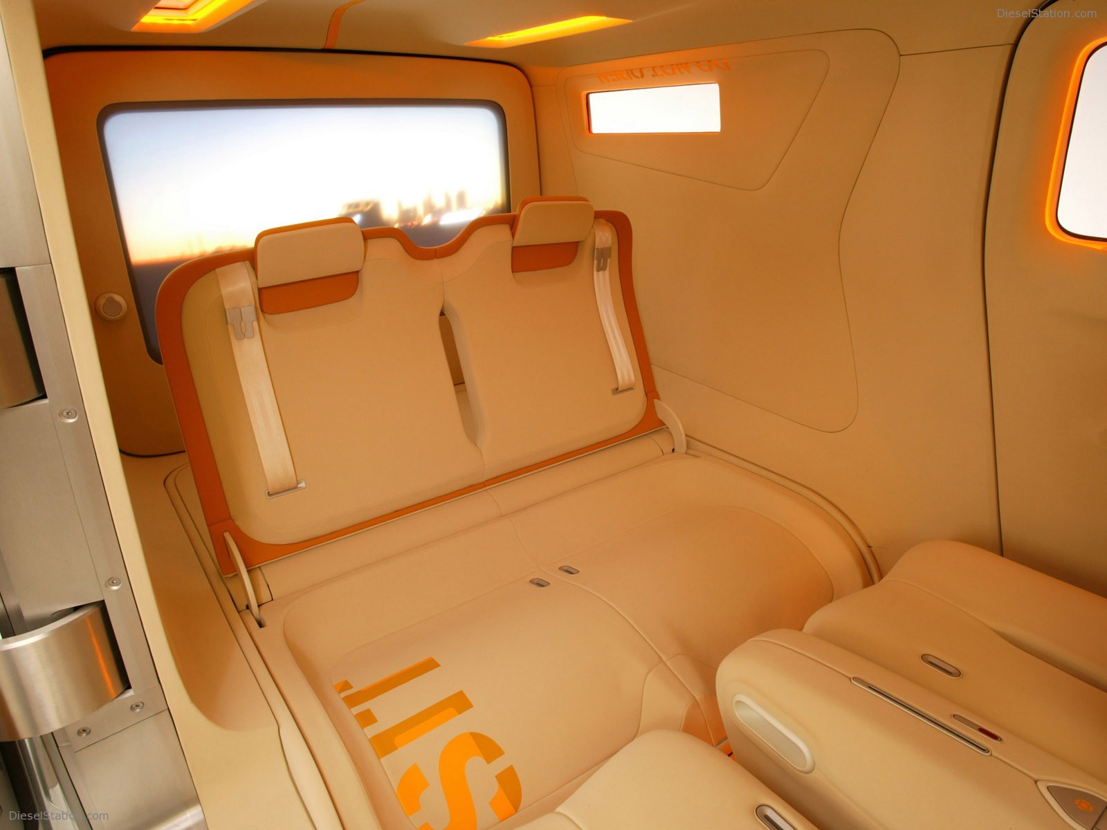 Ford SYNus Concept
